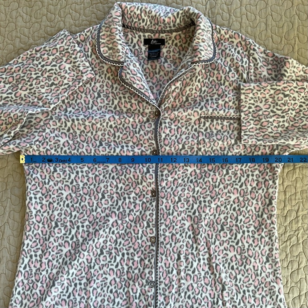 Aria Collection Light Pink, Gray & White Animal Print Fleece 2pc Pajama Set - Picture 3 of 10